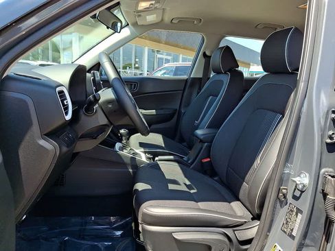 Certified 2025 Hyundai Venue Limited FWD image 12
