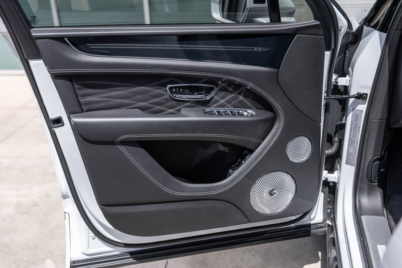 Certified 2023 Bentley Bentayga Extended Wheelbase AWD/4WD image 46