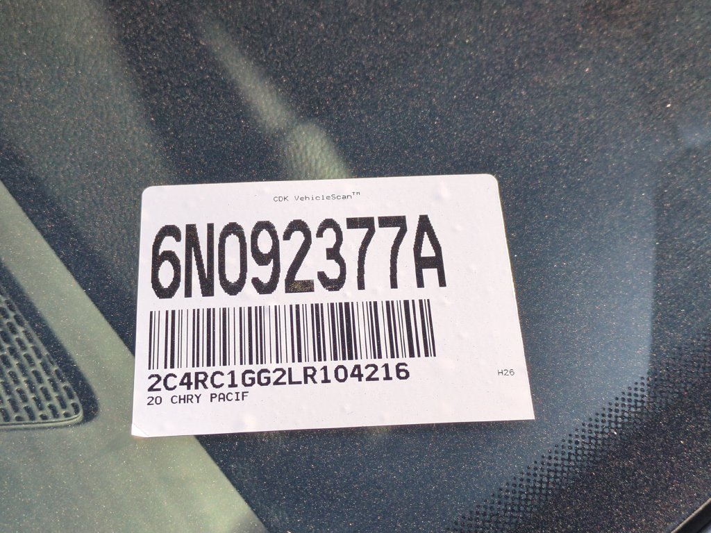 Used 2020 Chrysler Pacifica Limited FWD image 30