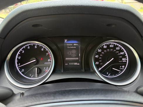 Used 2018 Toyota Camry LE FWD image 25