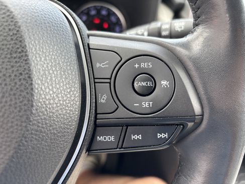 Used 2019 Toyota RAV4 XLE Premium w/ Cold Weather Package AWD/4WD image 20
