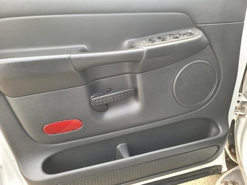 Used 2004 Dodge Ram 1500 Truck SLT image 16