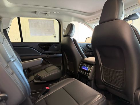 Used 2025 Lincoln Aviator 2WD w/ Jet Appearance Package image 32