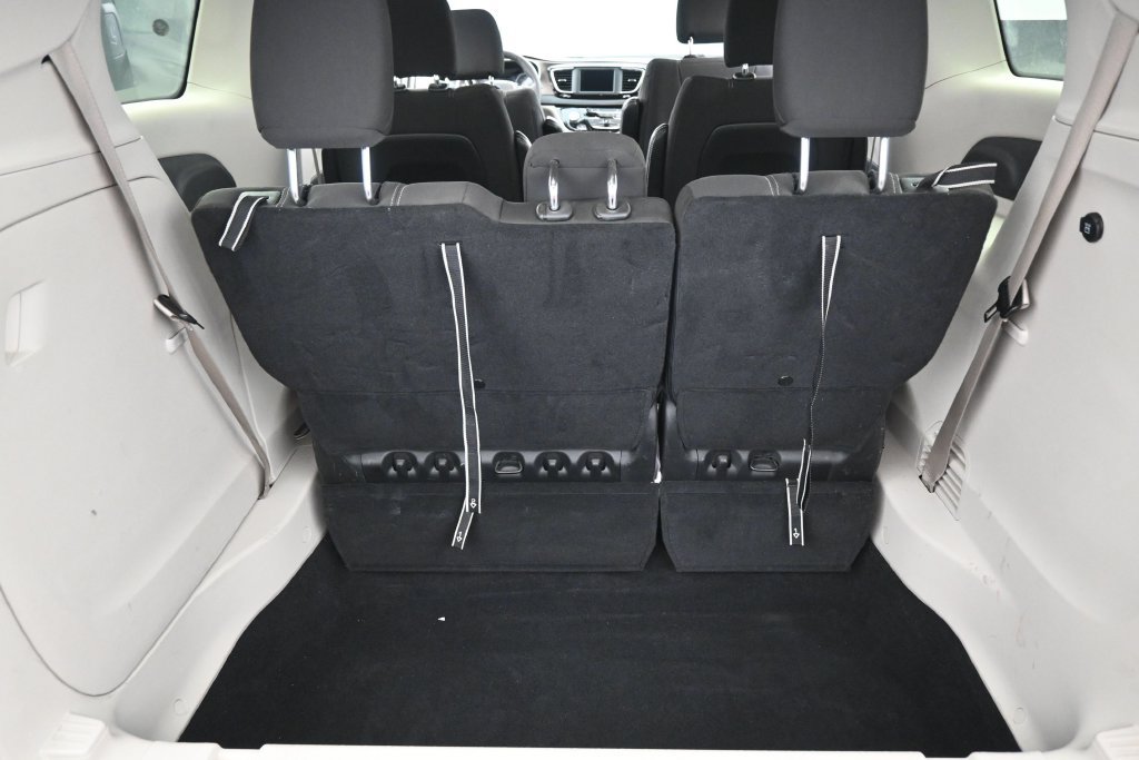 Used 2022 Chrysler Voyager LX FWD image 27