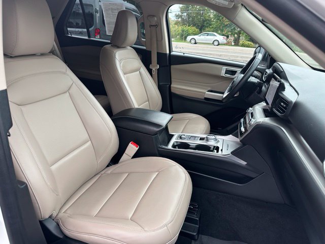 Used 2022 Ford Explorer XLT w/ Equipment Group 202A AWD/4WD image 14