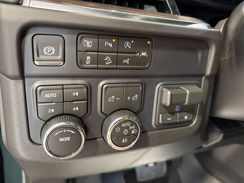 New 2026 Chevrolet Suburban Z71 w/ Sun And Tow Package AWD/4WD image 10