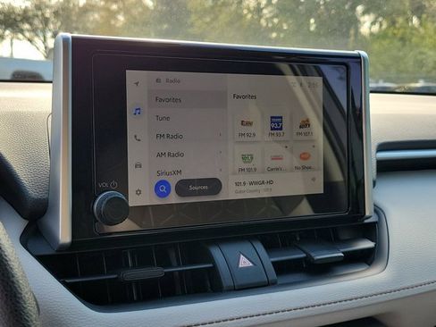 Used 2025 Toyota RAV4 XLE image 29