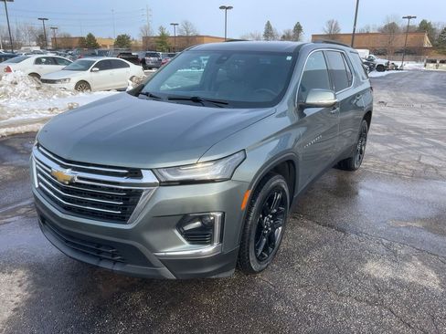 Used 2023 Chevrolet Traverse LT image 3