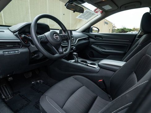 Used 2024 Nissan Altima 2.5 S image 9