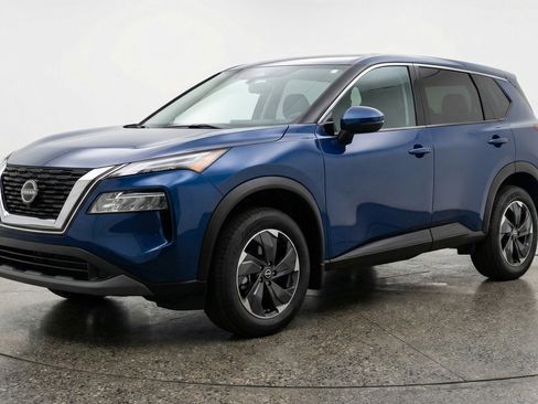 Used 2025 Nissan Rogue SV AWD/4WD image 3