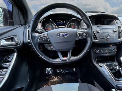 Used 2017 Ford Focus ST FWD image 10