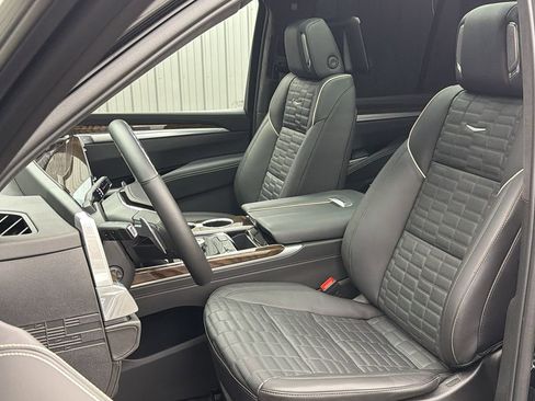 Used 2025 Cadillac Escalade Sport Platinum w/ LPO, ONYX Package image 30