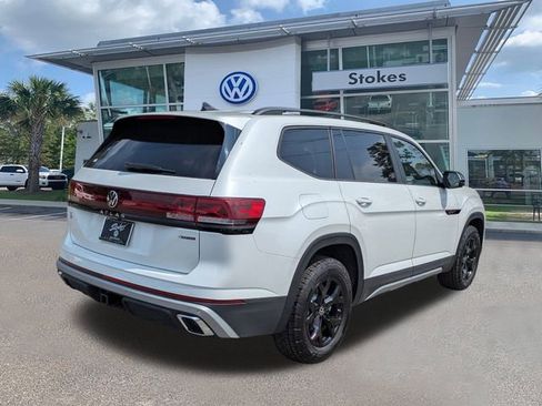 New 2026 Volkswagen Atlas Peak Edition image 4