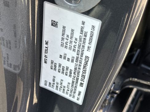 Used 2023 Tesla Model 3 Standard Range image 33