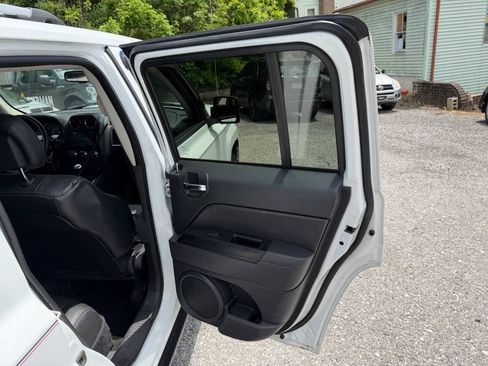 Used 2017 Jeep Patriot High Altitude AWD/4WD image 21