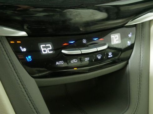 Used 2024 Cadillac XT6 Premium Luxury w/ Technology Package AWD/4WD image 31