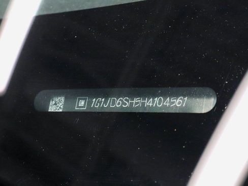 Used 2017 Chevrolet Sonic LT w/ Convenience Package image 32