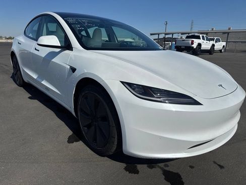 Used 2024 Tesla Model 3 Standard Range RWD image 5