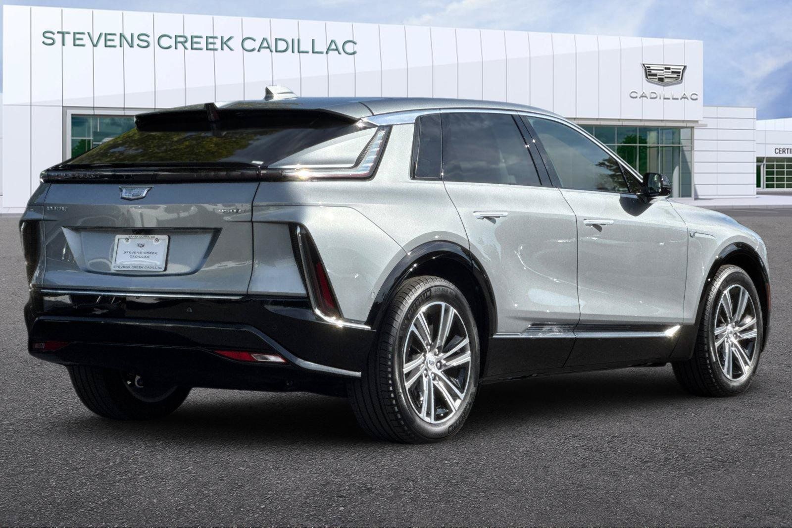 Certified 2024 Cadillac Lyriq Luxury RWD image 3
