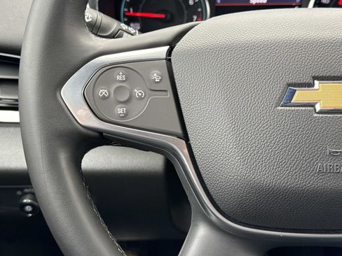Used 2023 Chevrolet Traverse LT image 9