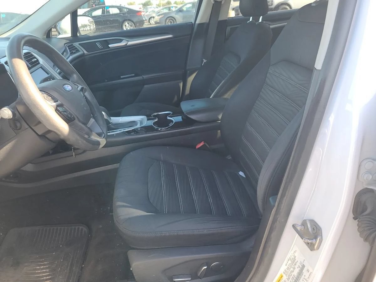 Used 2016 Ford Fusion SE FWD image 6