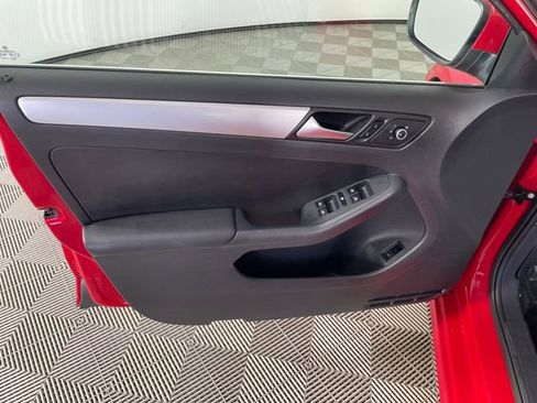 Used 2014 Volkswagen Jetta SE FWD image 15