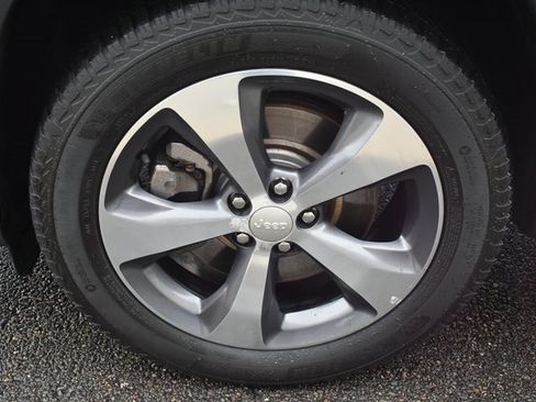 Used 2019 Jeep Cherokee Limited image 49