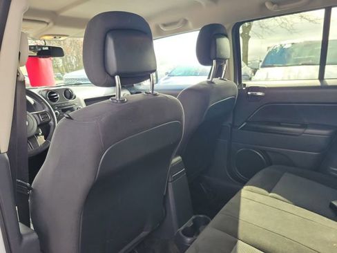 Used 2017 Jeep Patriot Latitude AWD/4WD image 7