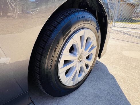 Used 2020 Toyota Prius LE image 34