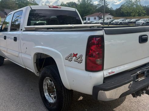 Used 2006 Chevrolet Silverado 2500 LT w/ Heavy-Duty Power Package AWD/4WD image 4