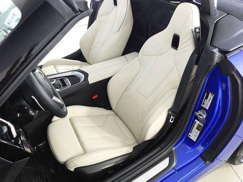 Used 2025 BMW Z4 M40i w/ Premium Package image 23