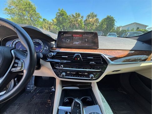 Used 2019 BMW 530i RWD image 11