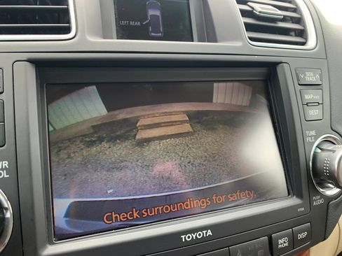 Used 2011 Toyota Highlander Limited FWD image 40