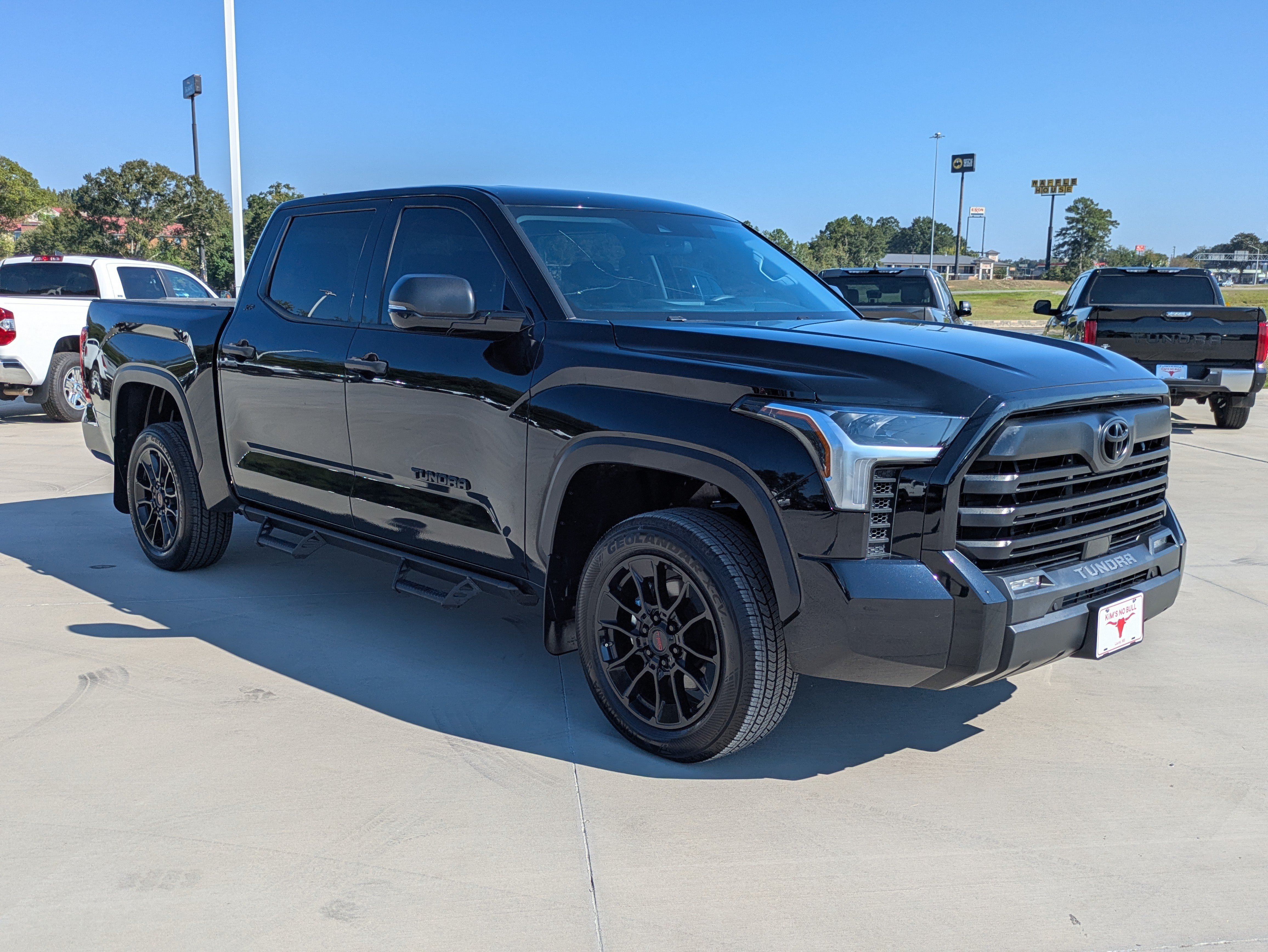 Used 2023 Toyota Tundra SR5 w/ SR5 Convenience Package AWD/4WD image 8