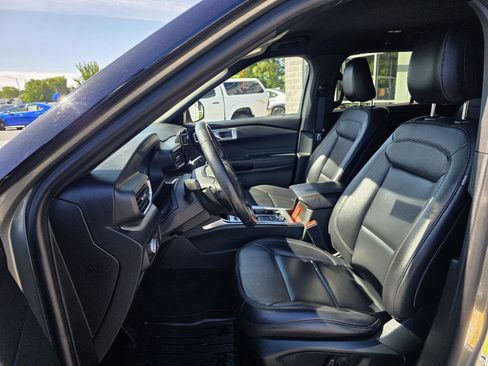 Used 2020 Ford Explorer XLT w/ Equipment Group 202A AWD/4WD image 10