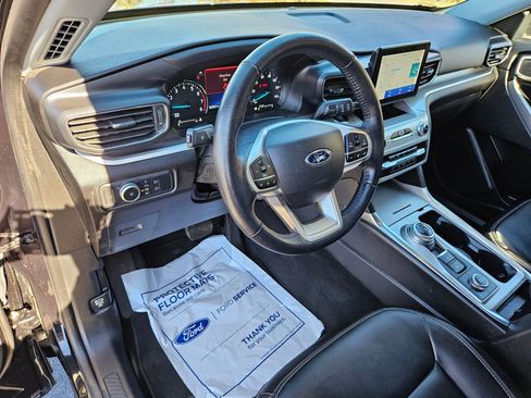 Certified 2022 Ford Explorer XLT w/ Equipment Group 202A image 8