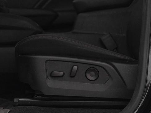 Used 2024 Chevrolet Colorado Trail Boss w/ Technology Package image 15