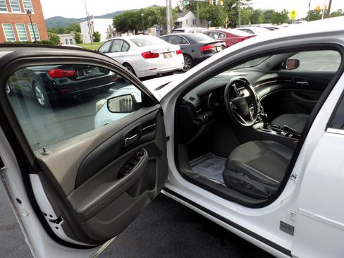 Used 2015 Chevrolet Malibu LT w/ Power Convenience Package image 12