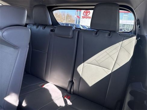 Used 2022 Toyota Highlander XLE image 52
