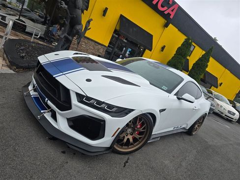 Used 2025 Ford Mustang GT Premium w/ GT Performance Package RWD image 3