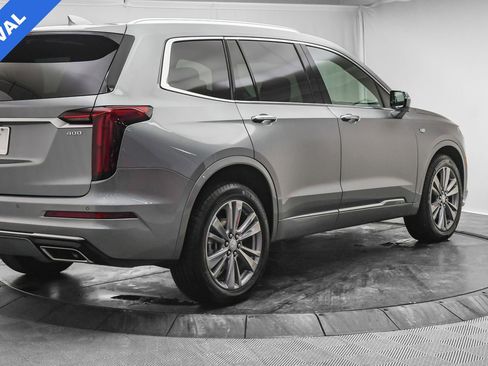 Used 2025 Cadillac XT6 Premium Luxury image 11