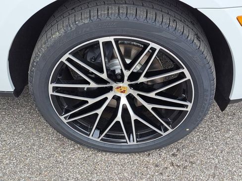 Used 2026 Porsche Macan image 11