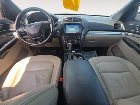 Used 2018 Ford Explorer XLT w/ Equipment Group 202A AWD/4WD image 13