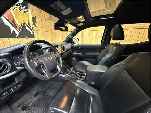 Used 2019 Toyota Tacoma TRD Off-Road w/ TRD Premium Off Road Package AWD/4WD image 20