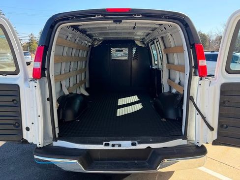 Used 2024 GMC Savana 2500 w/ Driver Convenience Package image 5