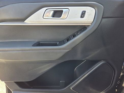 Used 2025 Ford Explorer Active RWD image 15