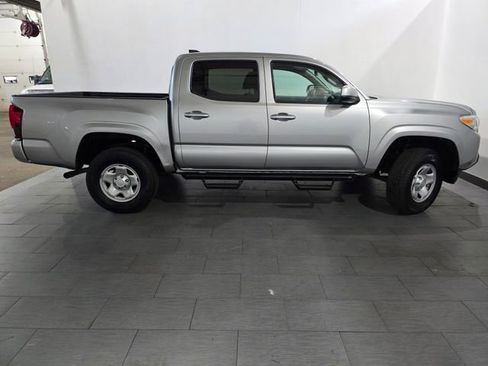 Used 2022 Toyota Tacoma SR AWD/4WD image 6