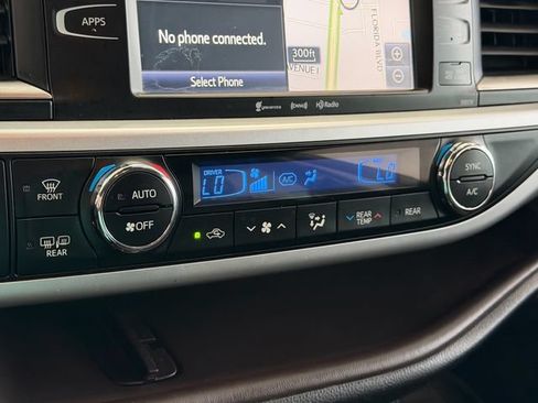 Used 2017 Toyota Highlander XLE w/ Protection Package #3 AWD/4WD image 18