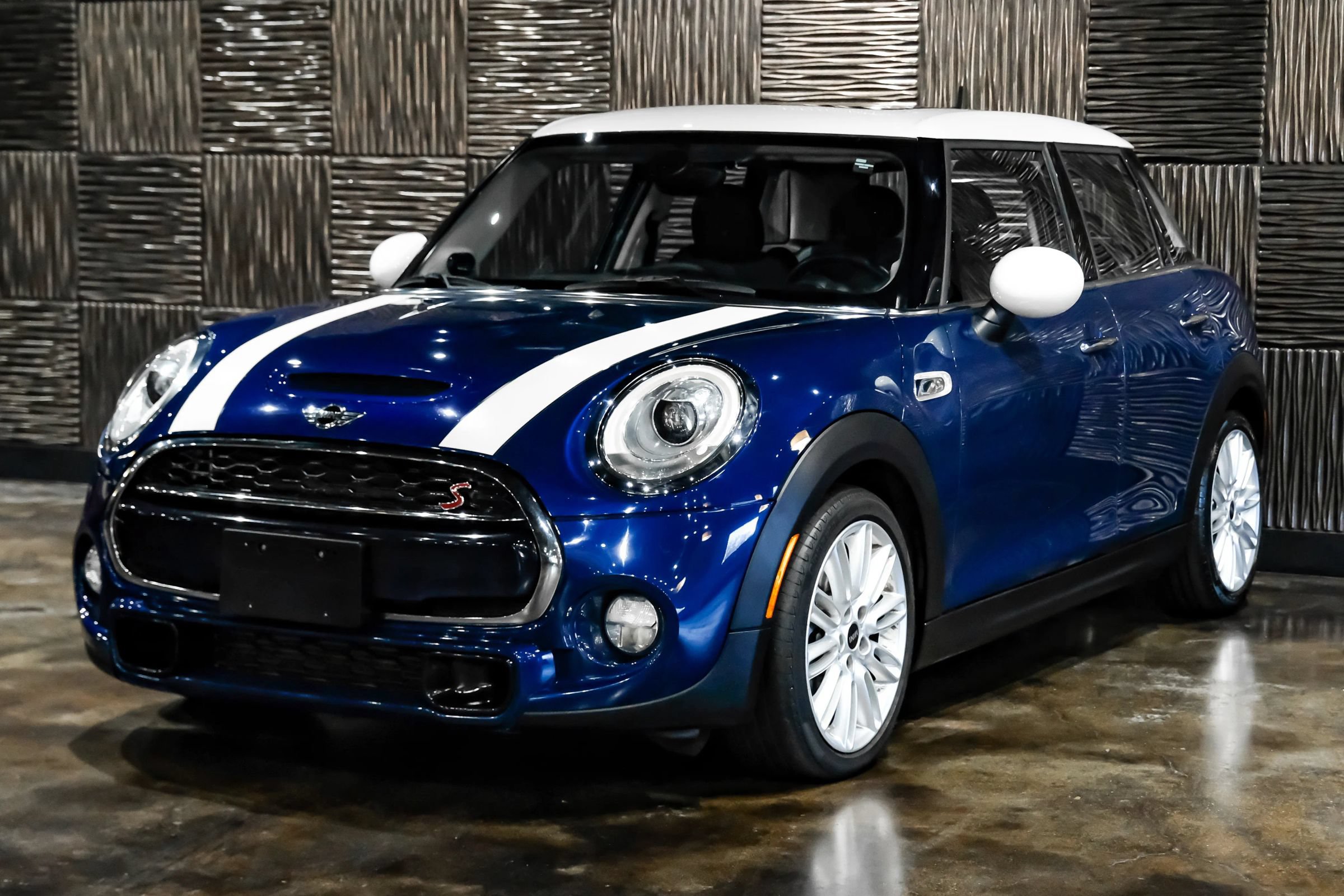 Used 2018 MINI Cooper S w/ Premium Package FWD image 9