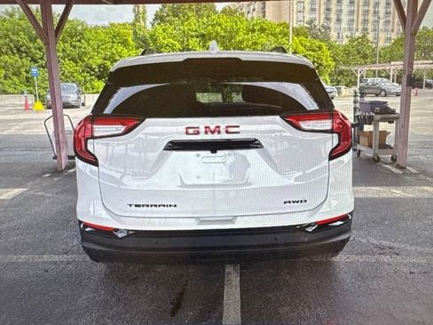 Used 2022 GMC Terrain SLT w/ Infotainment Package II AWD/4WD image 6